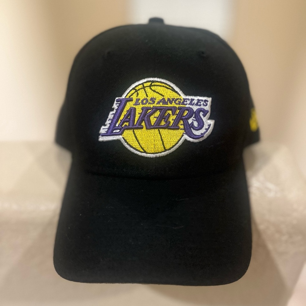 Los Angeles Lakers Black Cap